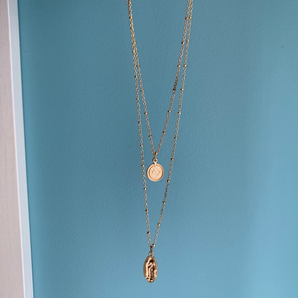 2-chain gold necklaces with pendants